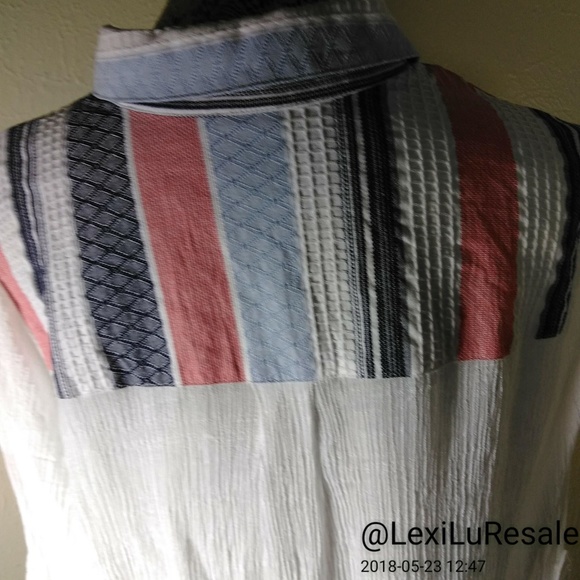 3/$30 I.N. Studio Woman textured Light  blouse - Picture 3 of 5